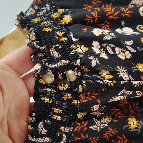 Maurices Blouse XL Black Floral Print Flutter Sleeve High Collar Fall Colors - Picture 4 of 7
